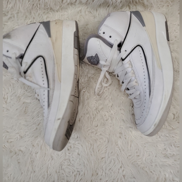 NIKE AIR JORDAN| BOYS WHITE HI TOP SNEAKER | SIZE 6 - Picture 2 of 7